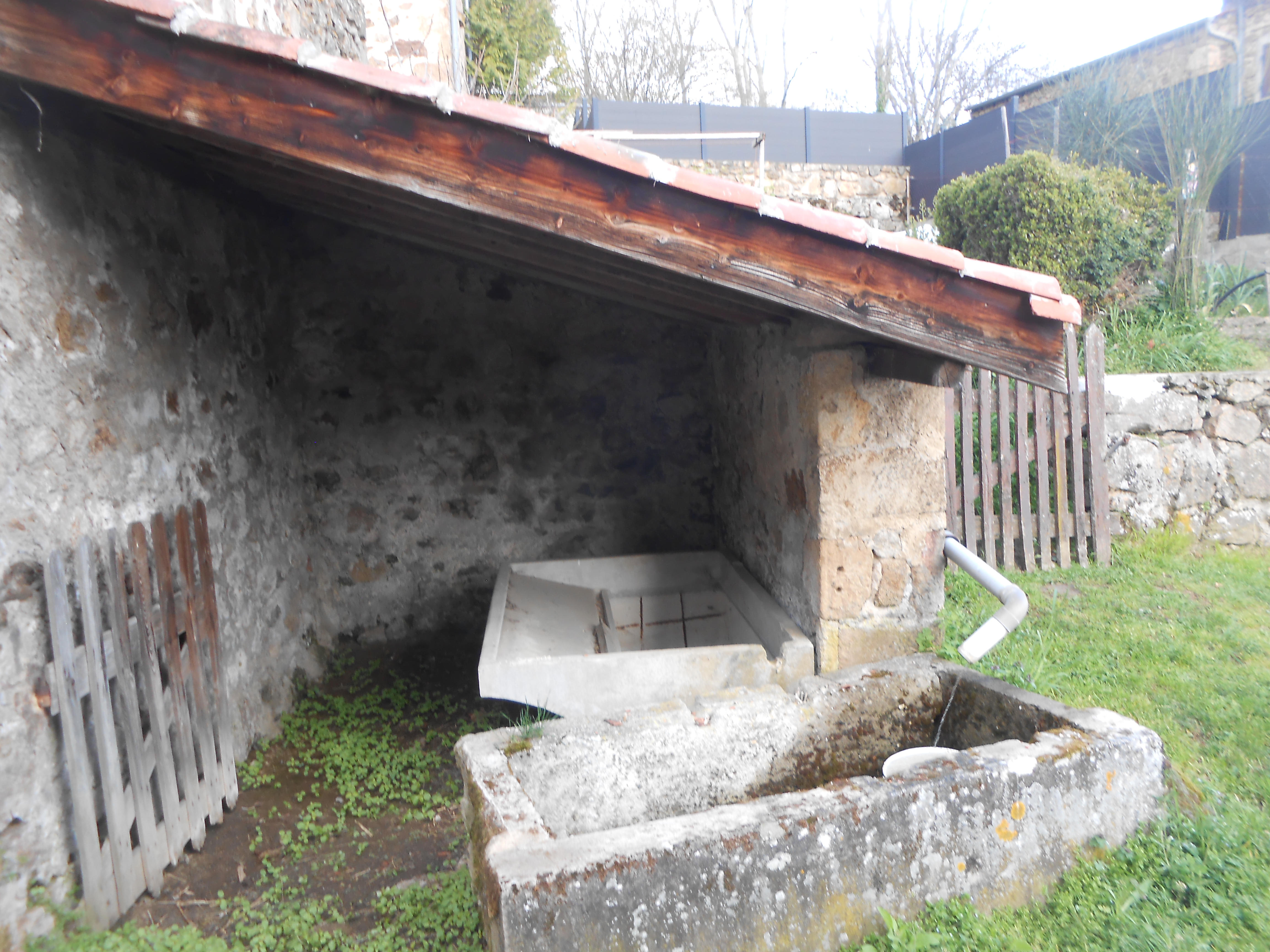La_Combe_lavoir.JPG